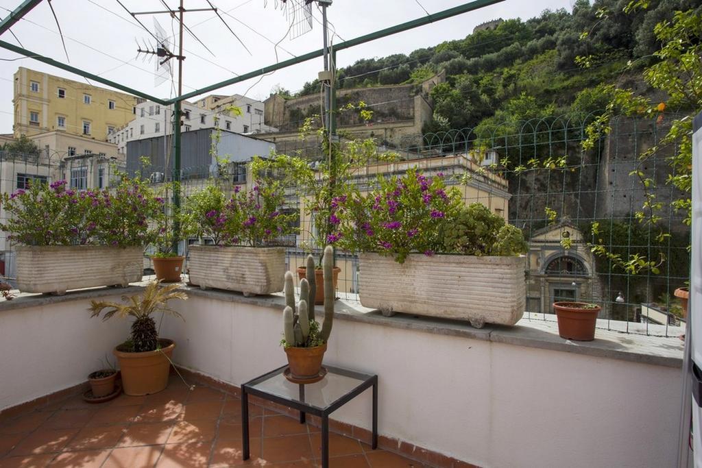 Locappart Santa Lucia Al Monte Appartement Napels